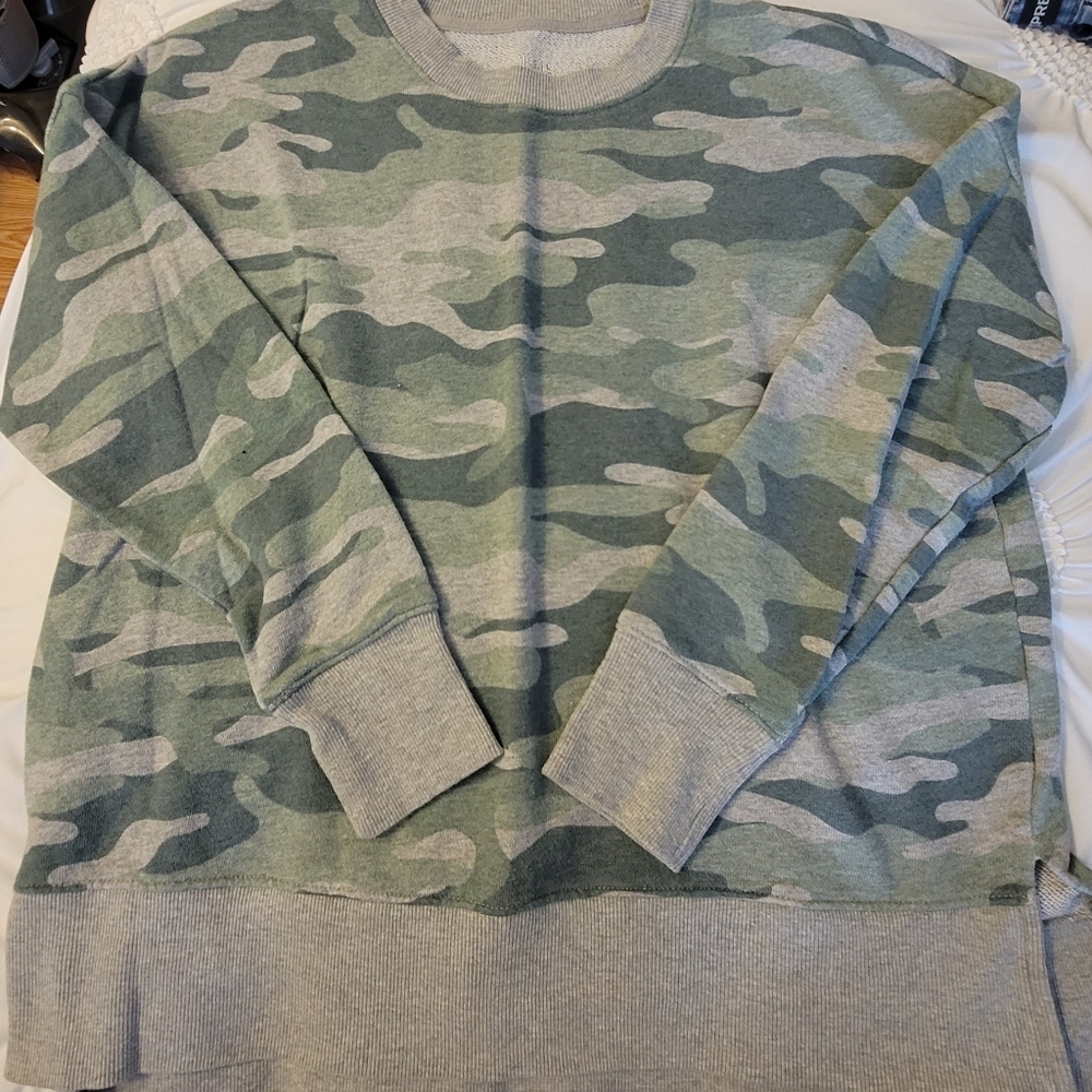 Camo sweat shirt